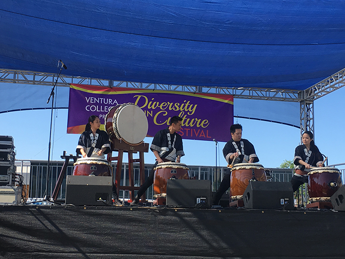Japanese Taiko Drummers - Unit One and Isaku Kageyama